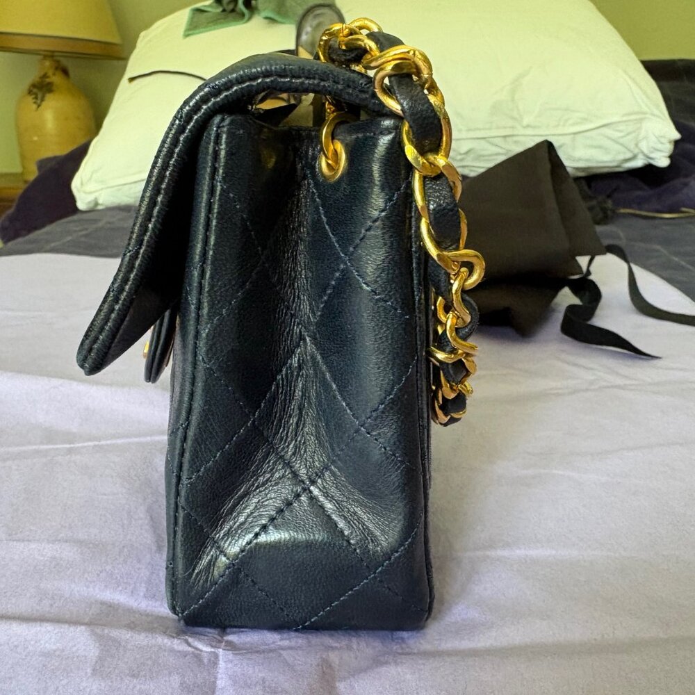 CHANELVINTAGE NAVY QUILTED LAMBSKIN MINI FLAPBAG - Picture 7 of 14